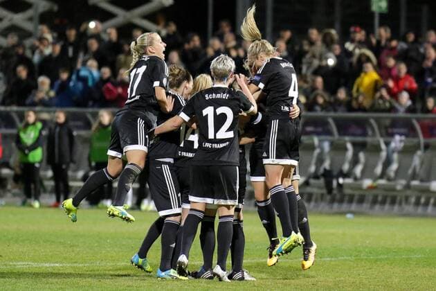 Spielerinnen des 1. FFC Frankfurt jubeln über den Sieg nach Elfmeterschießen, Sieger, Gewinner, Jubel, Freude, Einzug ins Halbfinale, Fussball, UEFA Women s Champions League, 1. FFC Frankfurt - FC Rosengard (Schweden), xozx