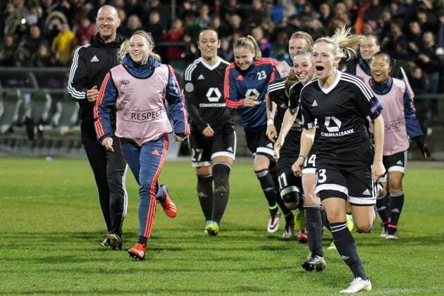 Spielerinnen des 1. FFC Frankfurt jubeln über den Sieg nach Elfmeterschießen, Sieger, Gewinner, Jubel, Freude, Einzug ins Halbfinale, Fussball, UEFA Women s Champions League, 1. FFC Frankfurt - FC Rosengard (Schweden), xozx