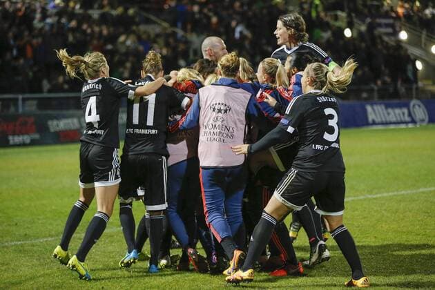 Frankfurt Jubelnde Frankfurterinnen nach dem entscheidenden Elfmeter von Marith Priessen (FFC, 13) Copyright: Roskaritzx Eibner-Pressefoto EP_rrz