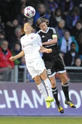 30.03.2016, xmhx, Fussball UEFA Women s Champions League, 1.FFC Frankfurt - FC Rosengard, emspor, v.l. Lina Nilsson (FC Rosengard), Kerstin Garefrekes (1. FFC Frankfurt)