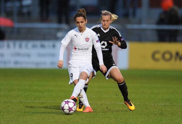 30.03.2016, xmhx, Fussball UEFA Women s Champions League, 1.FFC Frankfurt - FC Rosengard, emspor, v.l. Natasa Andonova (FC Rosengard), Laura Stoerzel (1. FFC Frankfurt)