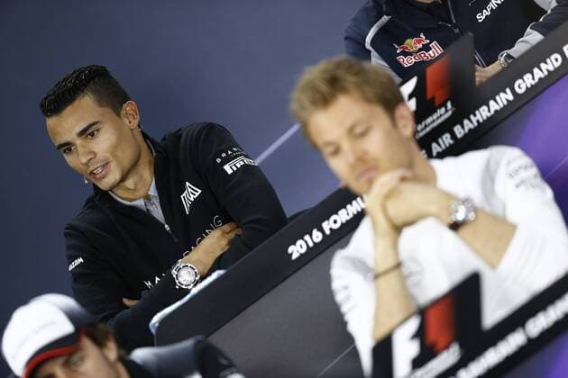 Motorsports: FIA Formula One World Championship WM Weltmeisterschaft 2016, Grand Prix of Bahrain, 6 Nico Rosberg (GER, Mercedes AMG Petronas Formula One Team), 94 Pascal Wehrlein (GER, Manor Racing F1 Team), xHOCHxZWEIx