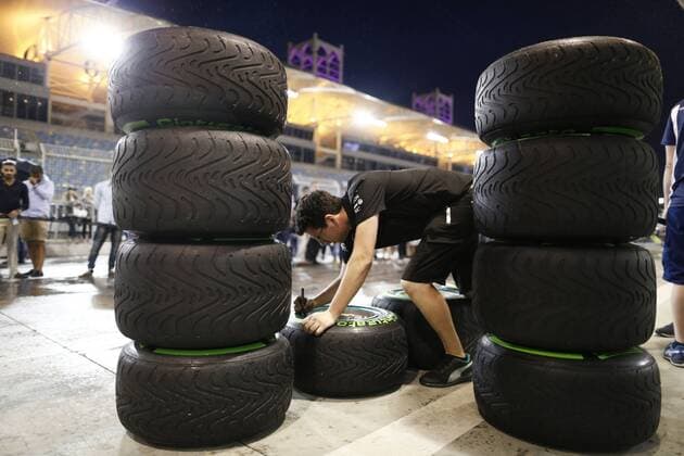 Motorsports: FIA Formula One World Championship WM Weltmeisterschaft 2016, Grand Prix of Bahrain, Pirelli, tire, tires, tyre, tyres, wheel, wheels, Reifen, Rad, feature xHOCHxZWEIx