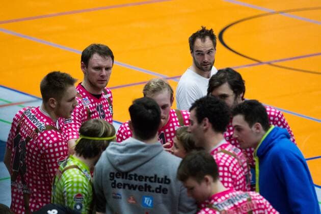 Herrsching Maximilian Hauser (Trainer Coach Herrsching) schaut zu seinem Team; Volleyball Bundesliga Herren Play-Off Viertelfinale, Nikolaushalle, Herrsching Germany, 20160331; Partie TSV Herrsching vs VfB Friedrichshafen; Copyright: Wuechner Eibner-Pressefoto EP_NWR