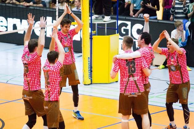 Herrsching Jubel Daniel Malescha (11 Herrsching) und Patrick Steuerwald (4 Herrsching) mit ihrem Team Tanz Tanzen; Volleyball Bundesliga Herren Play-Off Viertelfinale, Nikolaushalle, Herrsching Germany, 20160331; Partie TSV Herrsching vs VfB Friedrichshafen; Copyright: Wuechner Eibner-Pressefoto EP_NWR
