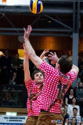 Herrsching Zuspiel Patrick Steuerwald (4 Herrsching); Volleyball Bundesliga Herren Play-Off Viertelfinale, Nikolaushalle, Herrsching Germany, 20160331; Partie TSV Herrsching vs VfB Friedrichshafen; Copyright: Wuechner Eibner-Pressefoto EP_NWR