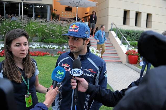 Carlos Sainz Jr. Atmosphere before Bahrein F1 GP at Sakhir circuit. In this picture, Carlos Sainz Jr. xRUBIOx  RV RACING PRESS