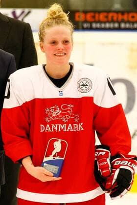 DK, IIHF WW DivIa, medal ceremony 31.03.2016, Gigantium, Aalborg, DK, IIHF WW DivIa, medal ceremony: Josefine Hansen (Denmark 10) with the trophy for the best defender nphxGMACH