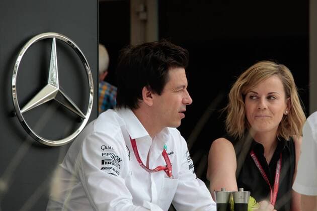 FORMULA 1 - Bahrain GP SAKHIR,BAHRAIN,01.APR.16 - MOTORSPORTS, FORMULA 1 - FIA World Championship WM Weltmeisterschaft Grand Prix of Bahrain, Bahrain International Circuit, free practice. Image shows executive director Toto Wolff (Mercedes GP) and Susie Wolff. GEPAxpictures xFritzxMueller