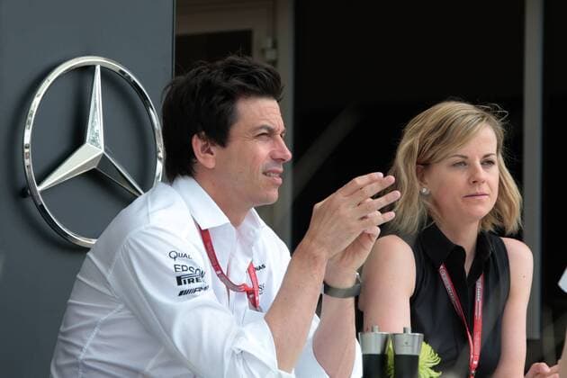 FORMULA 1 - Bahrain GP SAKHIR,BAHRAIN,01.APR.16 - MOTORSPORTS, FORMULA 1 - FIA World Championship WM Weltmeisterschaft Grand Prix of Bahrain, Bahrain International Circuit, free practice. Image shows executive director Toto Wolff (Mercedes GP) and Susie Wolff. GEPAxpictures xFritzxMueller