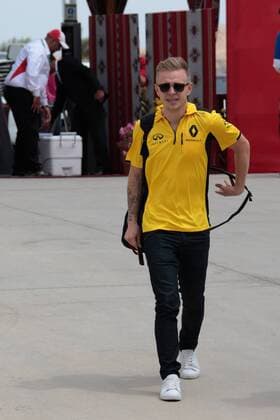 FORMULA 1 - Bahrain GP SAKHIR,BAHRAIN,01.APR.16 - MOTORSPORTS, FORMULA 1 - FIA World Championship WM Weltmeisterschaft Grand Prix of Bahrain, Bahrain International Circuit, free practice. Image shows Kevin Magnussen (DEN Renault). GEPAxpictures xFritzxMueller