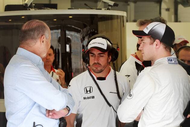 McLaren boss Ron Dennis, Spanish Fernando Alonso of McLaren-Honda and Belgian rider Stoffel Vandoorne of McLaren-Honda pictured during the free practice ahead of the Formula 1 Bahrain Grand Prix race in Sakhir, Bahrain, Friday 01 April 2016. GEORGESxDExCOSTER  x04823938x