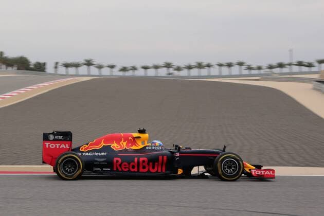 FORMULA 1 - Bahrain GP SAKHIR,BAHRAIN,01.APR.16 - MOTORSPORTS, FORMULA 1 - FIA World Championship WM Weltmeisterschaft Grand Prix of Bahrain, Bahrain International Circuit, free practice. Image shows Daniel Ricciardo (AUS Red Bull Racing). GEPAxpictures xFritzxMueller