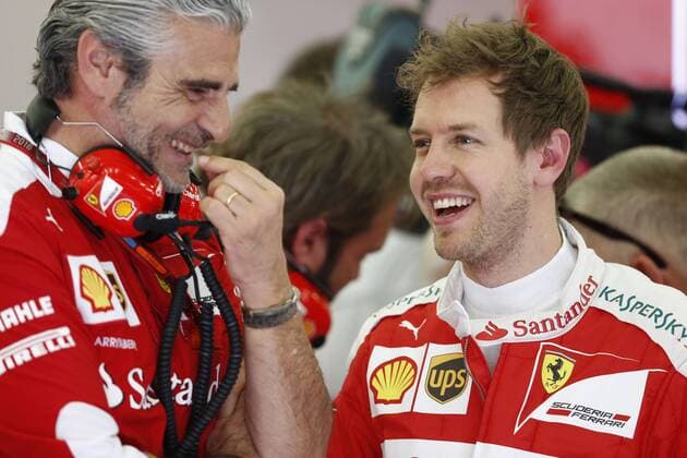 Motorsports: FIA Formula One World Championship WM Weltmeisterschaft 2016, Grand Prix of Bahrain, Maurizio Arrivabene (ITA, Scuderia Ferrari), 5 Sebastian Vettel (GER, Scuderia Ferrari), xHOCHxZWEIx