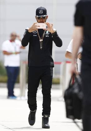 Motorsports: FIA Formula One World Championship WM Weltmeisterschaft 2016, Grand Prix of Bahrain, 44 Lewis Hamilton (GBR, Mercedes AMG Petronas Formula One Team), xHOCHxZWEIx