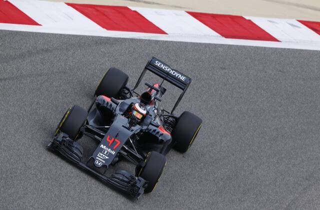 Motorsports: FIA Formula One World Championship WM Weltmeisterschaft 2016, Grand Prix of Bahrain, 47 Stoffel Vandoorne (BEL, McLaren Honda Formula 1 Team), xHOCHxZWEIx