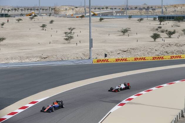 Motorsports: FIA Formula One World Championship WM Weltmeisterschaft 2016, Grand Prix of Bahrain, 94 Pascal Wehrlein (GER, Manor Racing F1 Team), 21 Esteban Gutierrez (MEX, Haas F1 Team), xHOCHxZWEIx
