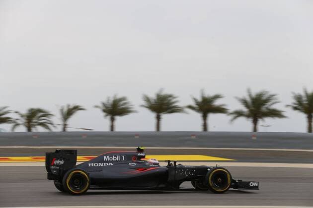 Motorsports: FIA Formula One World Championship WM Weltmeisterschaft 2016, Grand Prix of Bahrain, 22 Jenson Button (GBR, McLaren Honda Formula 1 Team), xHOCHxZWEIx