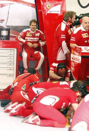 Motorsports: FIA Formula One World Championship WM Weltmeisterschaft 2016, Grand Prix of Bahrain, 5 Sebastian Vettel (GER, Scuderia Ferrari), xHOCHxZWEIx