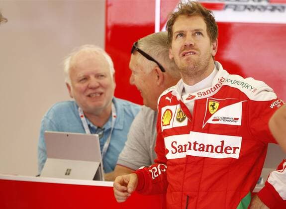 Motorsports: FIA Formula One World Championship WM Weltmeisterschaft 2016, Grand Prix of Bahrain, Norbert Vettel (GER), 5 Sebastian Vettel (GER, Scuderia Ferrari), xHOCHxZWEIx