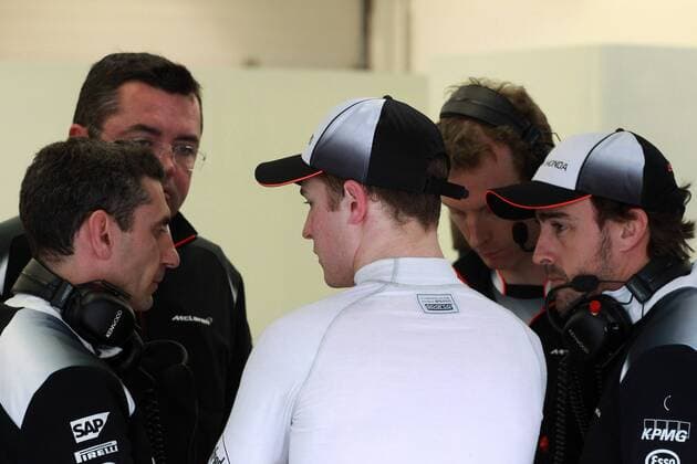 Bahrain Grand Prix, Sakhir 31 March - 03 April 2016 01.04.2016 - Free Practice 1, Andrea Stella (ITA) Mclaren race Engineer, Eric Boullier (FRA) McLaren Racing Director, Stoffel Vandoorne (BEL) McLaren Test and Reserve Driver and Fernando Alonso (ESP) McLaren Honda MP4-31 