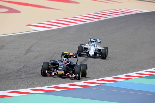 Bahrain Grand Prix, Sakhir 31 March - 03 April 2016 01.04.2016 - Free Practice 1, Carlos Sainz Jr (ESP) Scuderia Toro Rosso STR11 and Felipe Massa (BRA) Williams FW38 