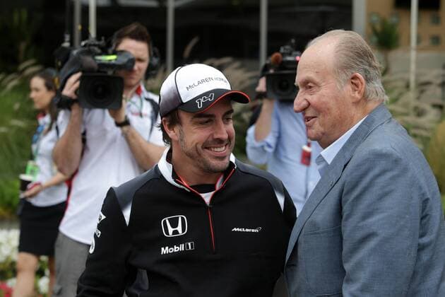 Bahrain Grand Prix, Sakhir 31 March - 03 April 2016 01.04.2016 - Free Practice 2, Fernando Alonso (ESP) McLaren Honda MP4-31 and Re Juan Carlos 