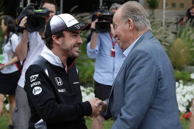Bahrain Grand Prix, Sakhir 31 March - 03 April 2016 01.04.2016 - Free Practice 2, Fernando Alonso (ESP) McLaren Honda MP4-31 and Re Juan Carlos 