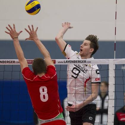 Volleyball Hessen - U20 EM-Qualifikation Männer 01.04.2016 Ungarn (rot) - Deutschland (ws) v.l. Marcell Pesti (Hungary 8), Egor Bogachev (Germany 9) Ungarn - Deutschland