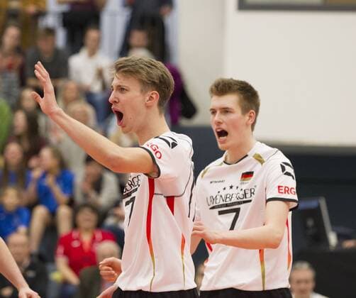 Volleyball Hessen - U20 EM-Qualifikation Männer 01.04.2016 Ungarn (rot) - Deutschland (ws) v.l. Matti Binder (Germany 17), Corbin Balster (Germany 7) Ungarn - Deutschland