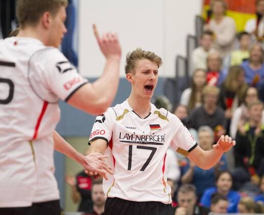 Volleyball Hessen - U20 EM-Qualifikation Männer 01.04.2016 Ungarn (rot) - Deutschland (ws) v.l. Matti Binder (Germany 17) Ungarn - Deutschland