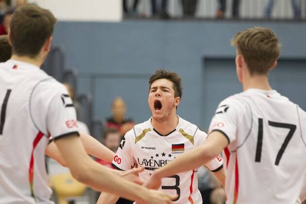 Volleyball Hessen - U20 EM-Qualifikation Männer 01.04.2016 Ungarn (rot) - Deutschland (ws) v.l. Stefan Thiel (Germany 13) Ungarn - Deutschland