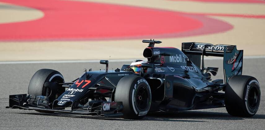 Belgian rider Stoffel Vandoorne of McLaren-Honda warms up before the qualifications ahead of the Formula 1 Bahrain Grand Prix race in Sakhir, Bahrain, Saturday 02 April 2016. GEORGESxDExCOSTER  x04824492x