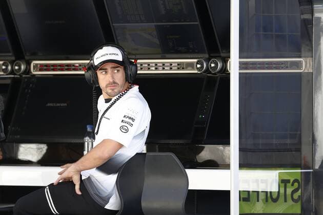 Formel 1, GP Bahrain Motorsports: FIA Formula One World Championship WM Weltmeisterschaft 2016, Grand Prix of Bahrain, 14 Fernando Alonso (ESP, McLaren Honda Formula 1 Team), xHOCHxZWEIx