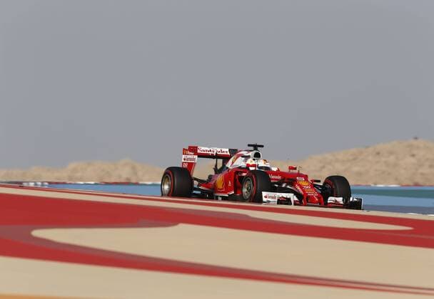 Formel 1, GP Bahrain Motorsports: FIA Formula One World Championship WM Weltmeisterschaft 2016, Grand Prix of Bahrain, 5 Sebastian Vettel (GER, Scuderia Ferrari), xHOCHxZWEIx
