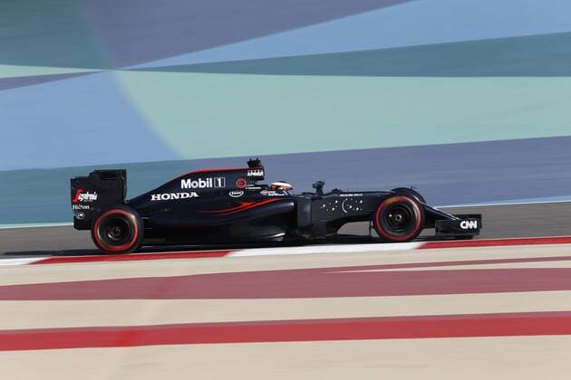 Formel 1, GP Bahrain Motorsports: FIA Formula One World Championship WM Weltmeisterschaft 2016, Grand Prix of Bahrain, 47 Stoffel Vandoorne (BEL, McLaren Honda Formula 1 Team), xHOCHxZWEIx