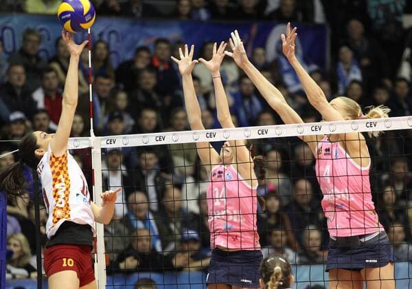 KRASNODAR, RUSSIA. APRIL 2, 2016. Galatasaray s Guldeniz Onal, Dinamo s Irina Filishtinskaya and Marina Manyukhnich (L-R) in action in the rematch of the 2015 16 Season CEV Women s Volleyball Cup Finals at Olimp Sports Palace. Vitaly Timkiv TASS  TS01E476