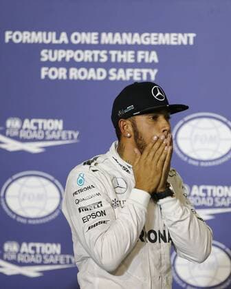Motorsports: FIA Formula One World Championship WM Weltmeisterschaft 2016, Grand Prix of Bahrain, 44 Lewis Hamilton (GBR, Mercedes AMG Petronas Formula One Team), xHOCHxZWEIx