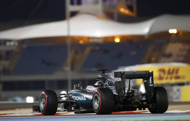Motorsports: FIA Formula One World Championship WM Weltmeisterschaft 2016, Grand Prix of Bahrain, 44 Lewis Hamilton (GBR, Mercedes AMG Petronas Formula One Team), xHOCHxZWEIx