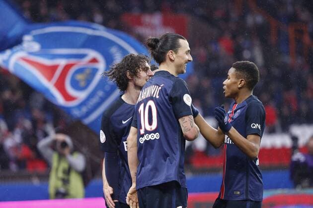 Zlatan Ibrahimovic (psg) inscrit un nouveau but, joie, Christopher Alan NKUNKU (psg), Adrien Rabiot (psg) FOOTBALL : Paris st Germain vs OGC Nice - Ligue 1 - 02 04 2016 StephaneAllaman Panoramic 