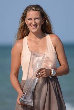 Tennis, Miami Open Siegerin Victoria Azarenka beim Fotoshooting am Crandon Park Beach April 2, 2016 - Miami, Florida, United States - VICTORIA AZARENKA poses at Crandon Park Beach after winning the Miami Open. Tennis 2016 - Miami Open - Day 13 - ZUMAl132
