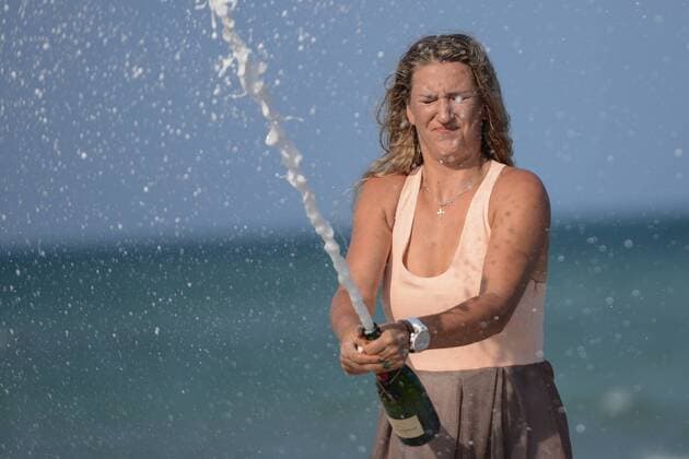 Tennis, Miami Open Siegerin Victoria Azarenka beim Fotoshooting am Crandon Park Beach April 2, 2016 - Miami, Florida, United States - VICTORIA AZARENKA poses at Crandon Park Beach after winning the Miami Open. Tennis 2016 - Miami Open - Day 13 - ZUMAl132