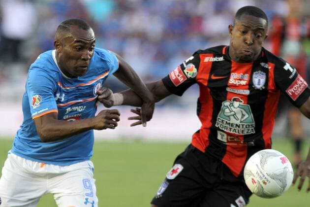 Fussball Mexiko - April 2, 2016 - Mexico - D02041612.JPG.CIUDAD DE MEXICO SportsDeportes-Soccer.- La Maquina Celeste del Cruz Azul ante los Tuzos del Pachuca, el sabado 2 de abril de 2016, en el Estadio Azul, juego de la jornada 12 del Torneo Clausura 2016 de la Liga MX. El cotejo finalizo mit un empate 0-0. - April 2, 2016  - ZUMAu78_