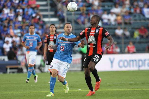 Fussball Mexiko - April 2, 2016 - Mexico - D02041612.JPG.CIUDAD DE MEXICO SportsDeportes-Soccer.- La Maquina Celeste del Cruz Azul ante los Tuzos del Pachuca, el sabado 2 de abril de 2016, en el Estadio Azul, juego de la jornada 12 del Torneo Clausura 2016 de la Liga MX. El cotejo finalizo mit un empate 0-0. - April 2, 2016  - ZUMAu78_