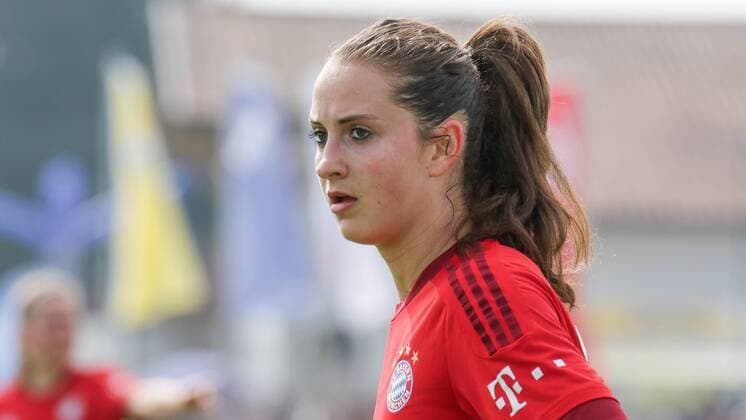 Sara Ilonka Däbritz (Sara Daebritz, FCB, 33), enttäuscht schauend, Enttäuschung, Frustration, disappointed, pessimistisch, Fussball, DFB-Pokal der Frauen, SC Sand - FC Bayern München, xozx