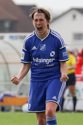 Anne Van Bonn (Sand, 7) jubelt über ihr Tor zum 2:1, Jubel, Torjubel, Torerfolg, celebrate the goal, goal, celebration, Jubel ueber das Tor, optimistisch, Action, Aktion, Fussball, DFB-Pokal der Frauen, SC Sand - FC Bayern München, xozx