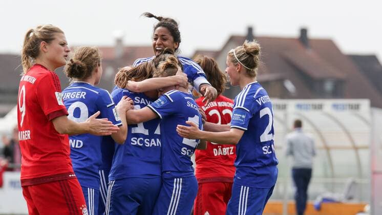 Spielerinnen des SC Sand jubeln über das 2:1, Jubel, Torjubel, Torerfolg, celebrate the goal, goal, celebration, Jubel ueber das Tor, optimistisch, Action, Aktion, Fussball, DFB-Pokal der Frauen, SC Sand - FC Bayern München, xozx