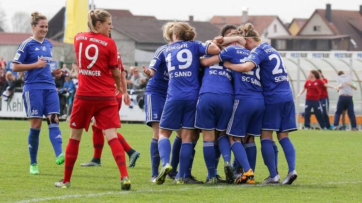 Spielerinnen des SC Sand jubeln über das 2:1, Jubel, Torjubel, Torerfolg, celebrate the goal, goal, celebration, Jubel ueber das Tor, optimistisch, Action, Aktion, Fussball, DFB-Pokal der Frauen, SC Sand - FC Bayern München, xozx