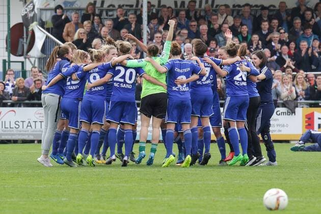 Spielerinnen des SC Sand jubeln über den Einzug ins Finale, Jubel, Sieger, Gewinner, Fussball, DFB-Pokal der Frauen, SC Sand - FC Bayern München, xozx