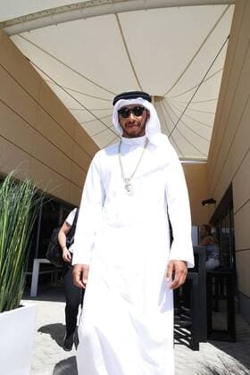 Motorsports: FIA Formula One World Championship WM Weltmeisterschaft 2016, Grand Prix of Bahrain, 44 Lewis Hamilton (GBR, Mercedes AMG Petronas Formula One Team), xHOCHxZWEIx